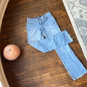 Wrangler Cash Riding Jeans 5/6 x 34 length No Gap Waistband Jeans Light Wash